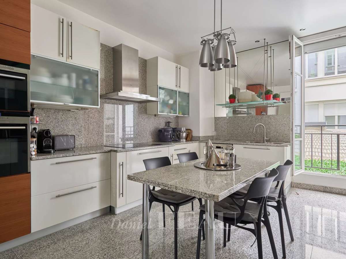 Apartment Paris 16e