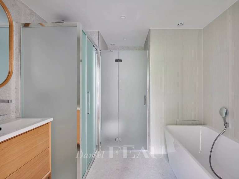 Appartement Paris 16e - 4 chambres - 149m²