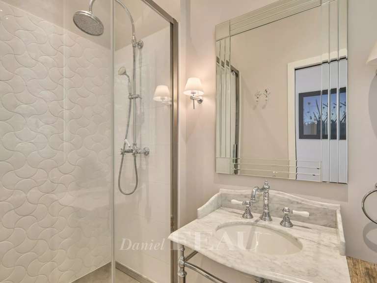 Appartement Paris 16e - 3 chambres - 242m²