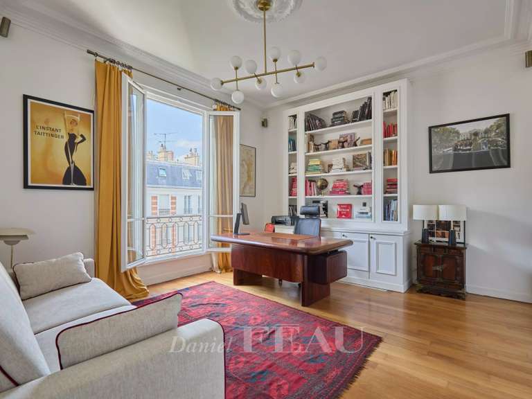 Appartement Paris 16e - 3 chambres - 242m²