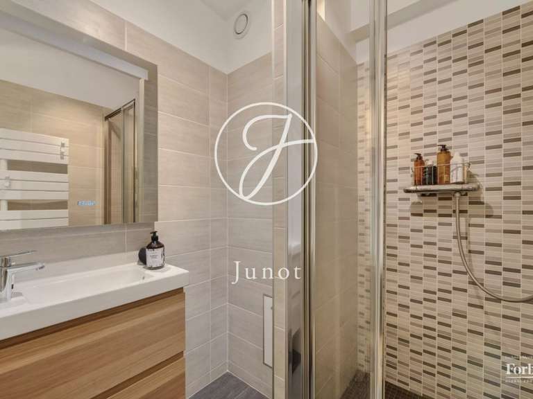 Appartement Paris 16e - 2 chambres - 83m²