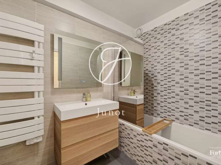 Appartement Paris 16e - 2 chambres - 83m²