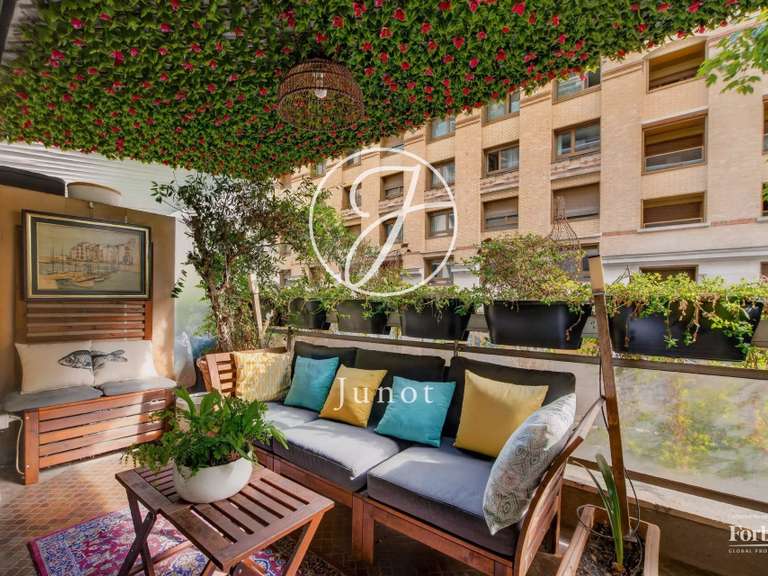 Appartement Paris 16e - 2 chambres - 83m²