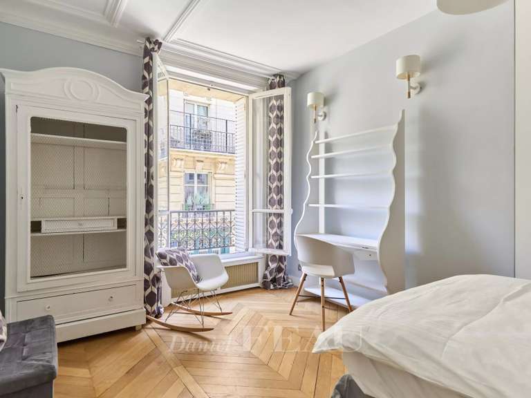 Appartement Paris 16e - 4 chambres - 180m²