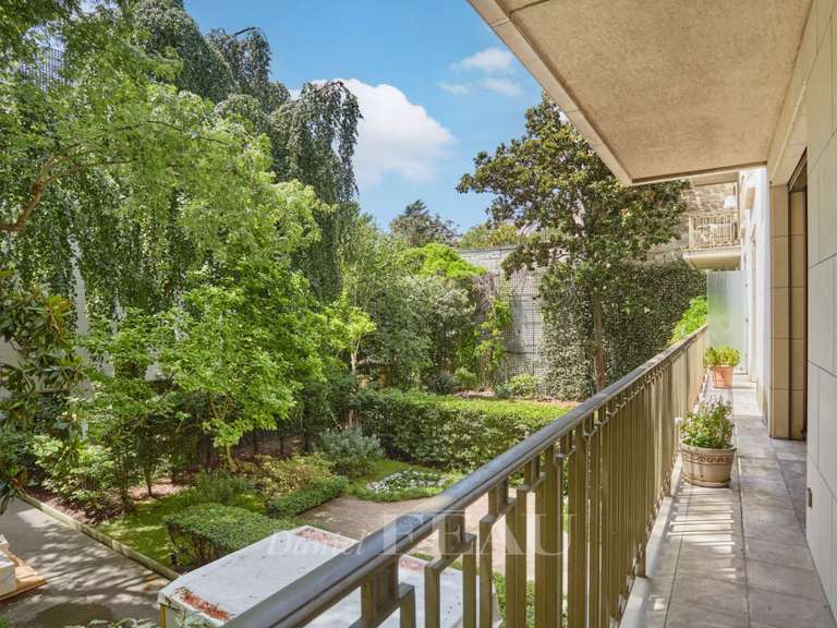 Appartement Paris 16e - 2 chambres - 141m²