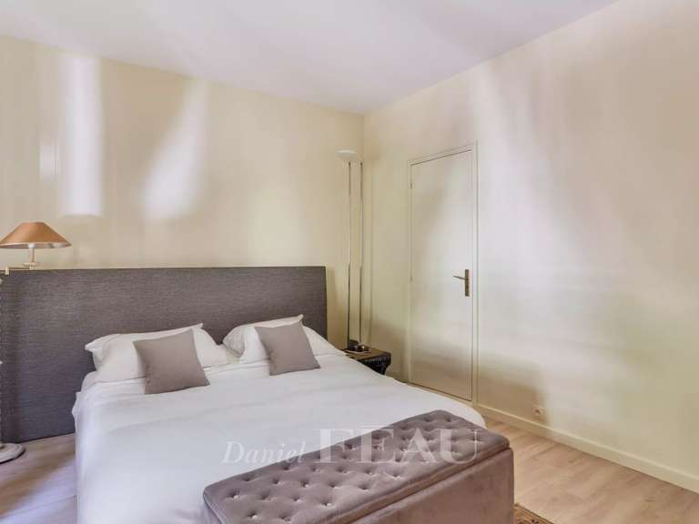 Appartement Paris 16e - 2 chambres - 141m²