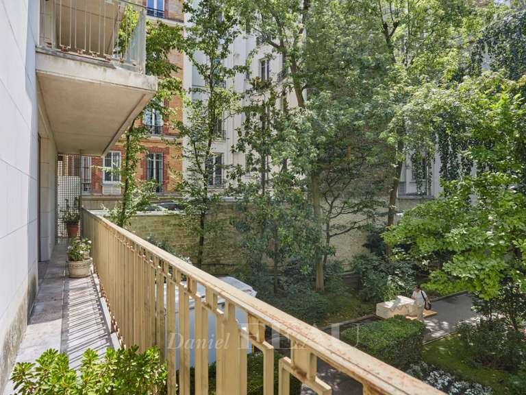 Appartement Paris 16e - 2 chambres - 141m²