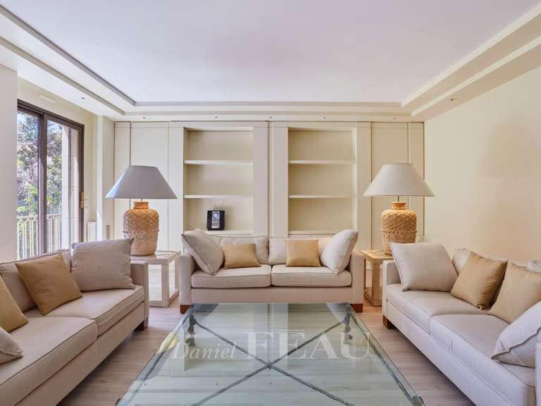 Appartement Paris 16e - 2 chambres - 141m²