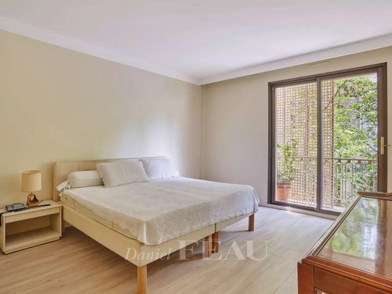 Appartement Paris 16e - 2 chambres - 141m²