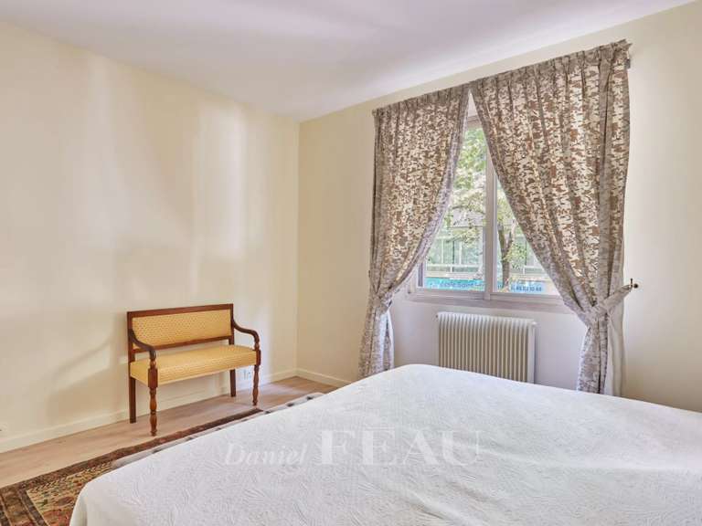 Appartement Paris 16e - 2 chambres - 141m²