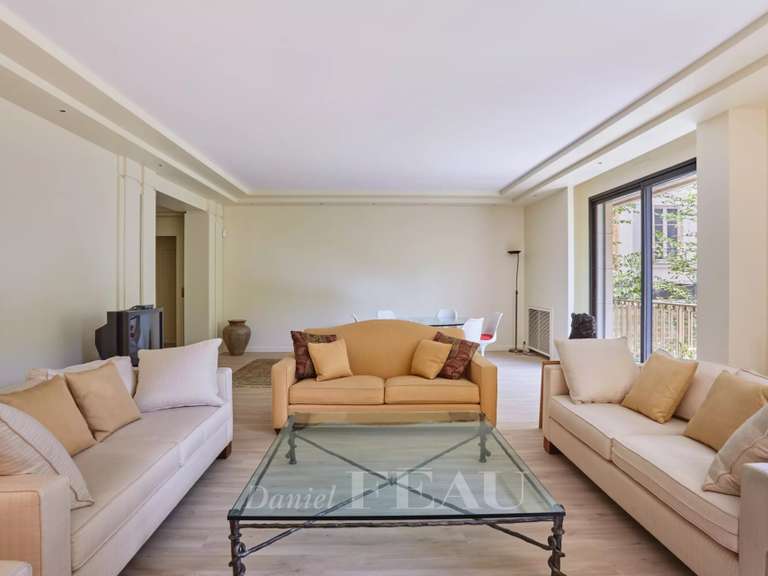 Appartement Paris 16e - 2 chambres - 141m²