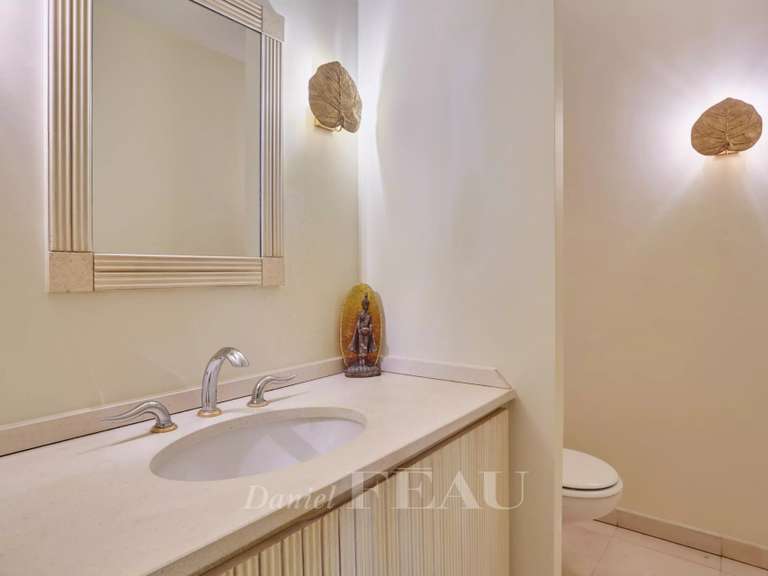 Appartement Paris 16e - 2 chambres - 141m²