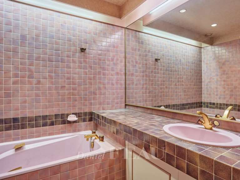 Appartement Paris 16e - 2 chambres - 141m²