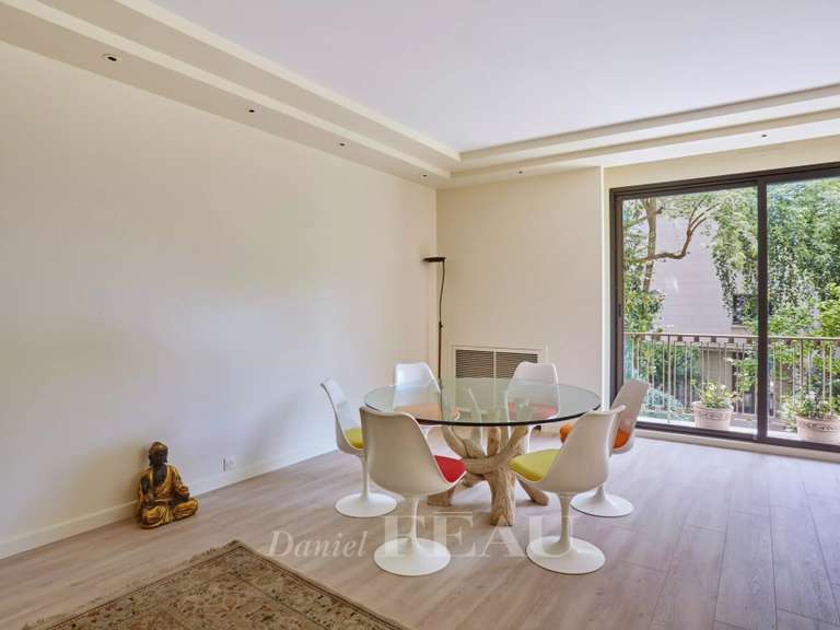 Appartement Paris 16e - 2 chambres - 141m²