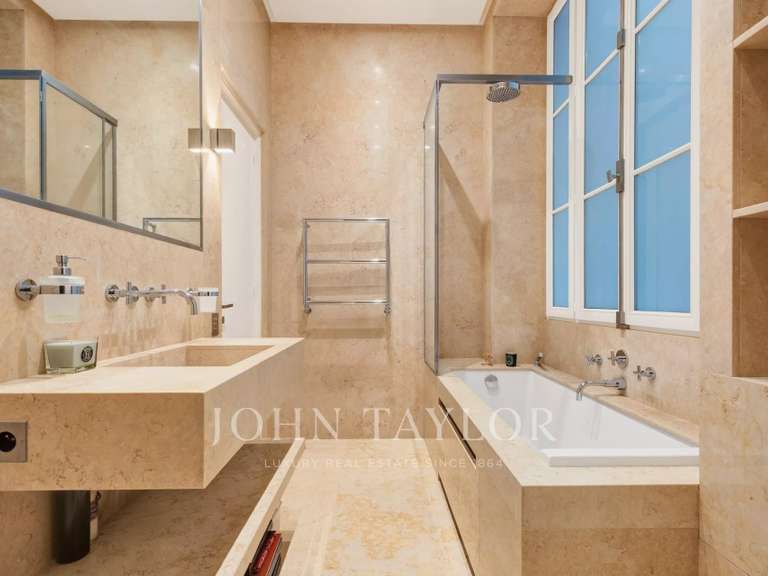 Appartement Paris 16e - 3 chambres - 240m²