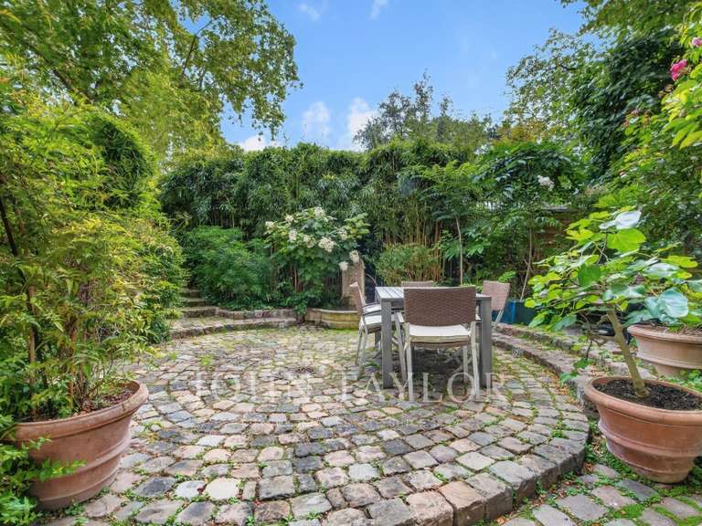 Appartement Paris 16e - 3 chambres - 240m²