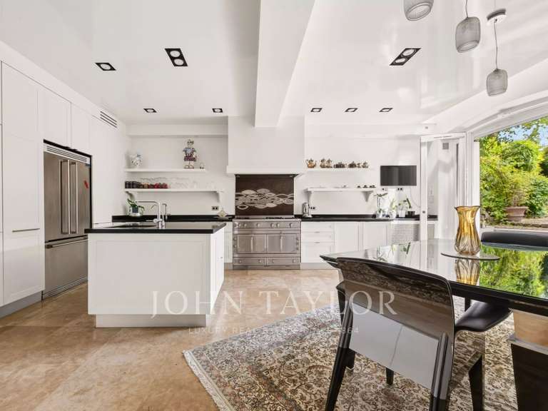 Appartement Paris 16e - 3 chambres - 240m²