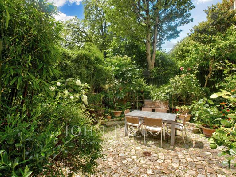 Appartement Paris 16e - 3 chambres - 240m²