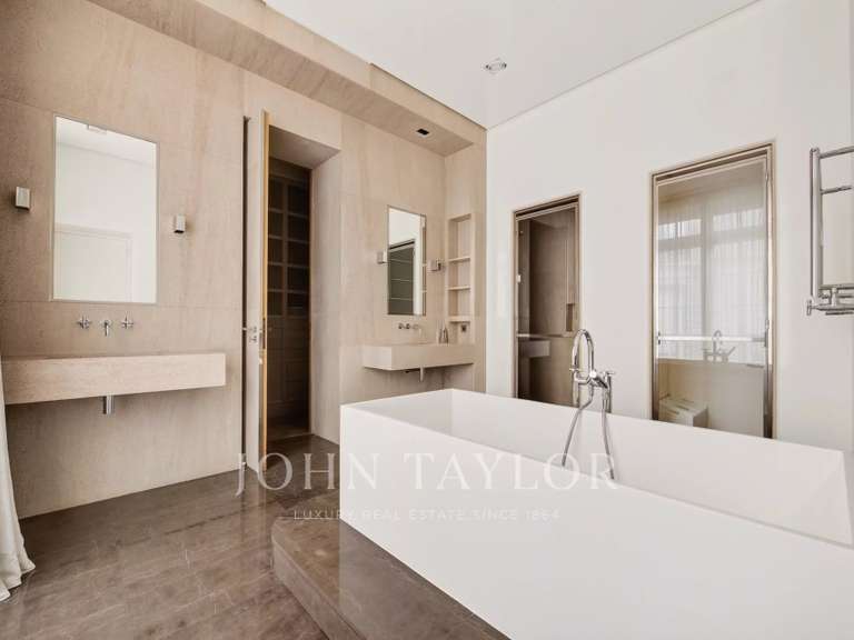 Appartement Paris 16e - 3 chambres - 240m²