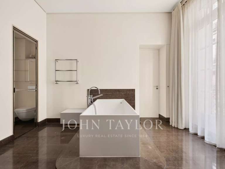 Appartement Paris 16e - 3 chambres - 240m²