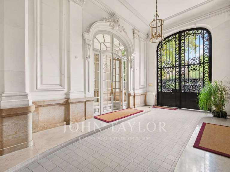 Appartement Paris 16e - 3 chambres - 240m²