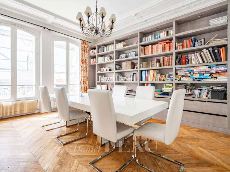 Appartement Paris 16e - 4 chambres - 210m²