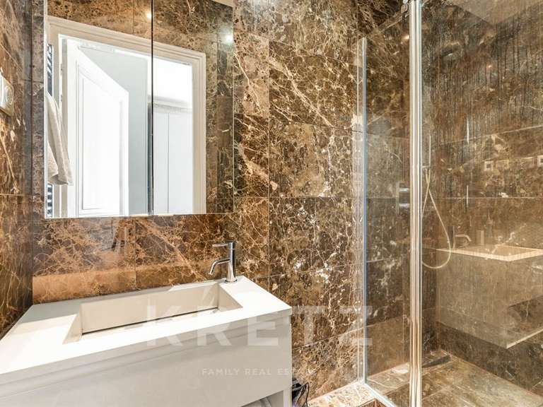 Appartement Paris 16e - 3 chambres - 145m²