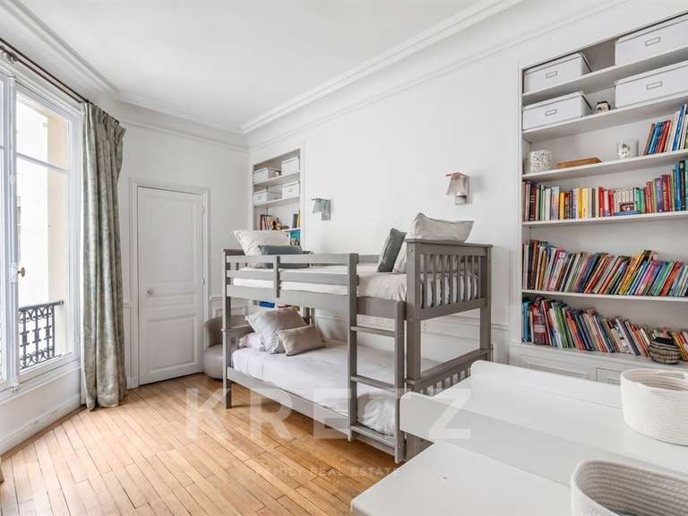 Appartement Paris 16e - 3 chambres - 145m²