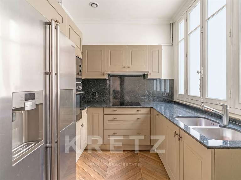 Appartement Paris 16e - 3 chambres - 145m²