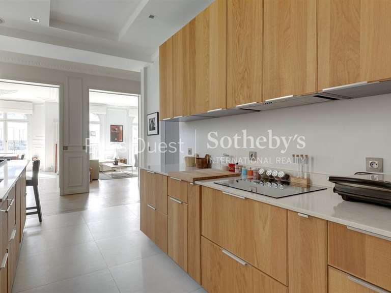 Appartement Paris 16e - 3 chambres - 130m²