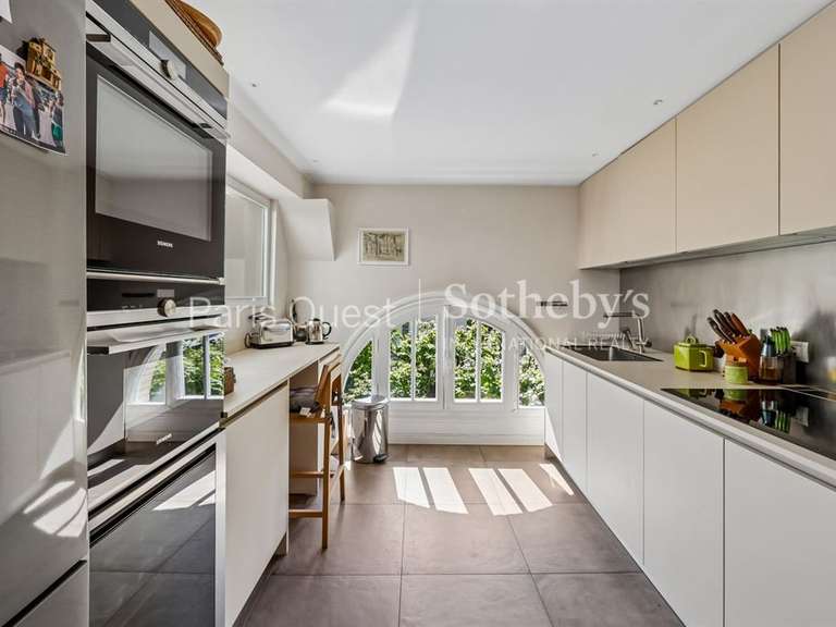 Appartement Paris 16e - 3 chambres - 177m²