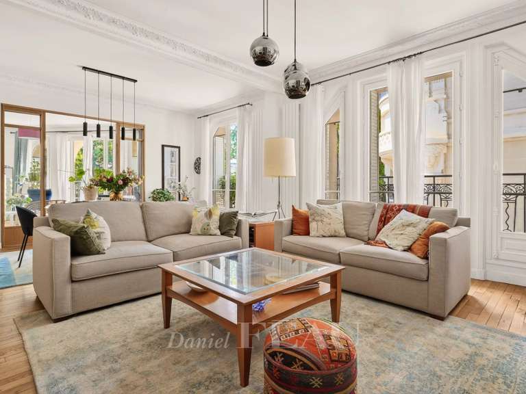 Appartement Paris 16e - 2 chambres - 140m²