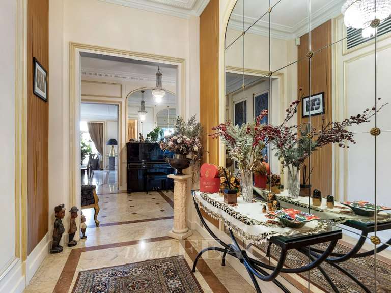 Appartement Paris 16e - 4 chambres - 252m²