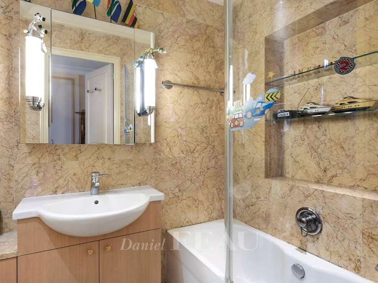 Appartement Paris 16e - 4 chambres - 252m²