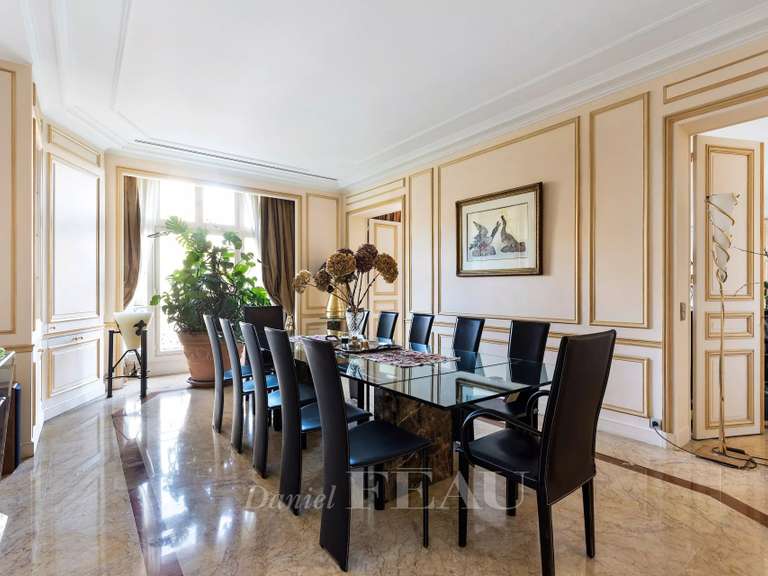 Appartement Paris 16e - 4 chambres - 252m²