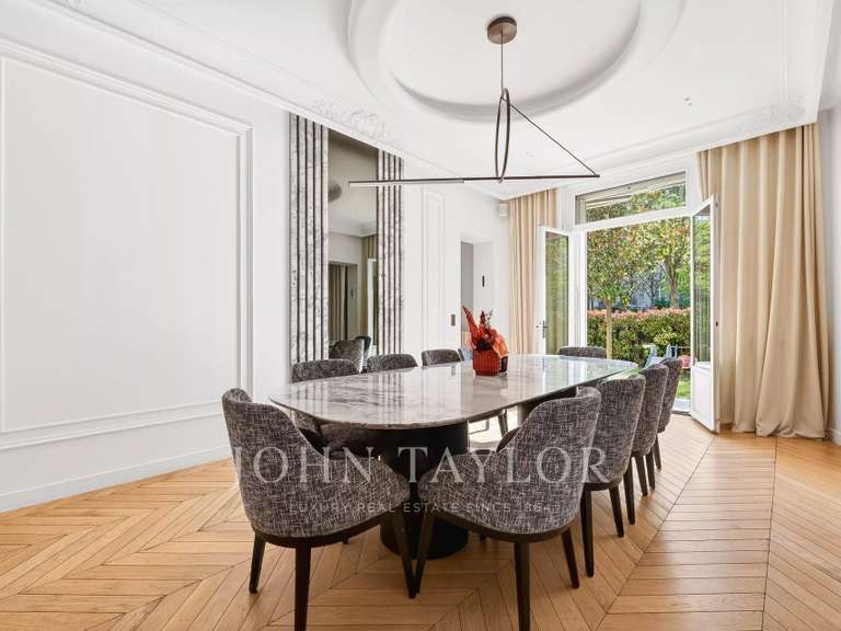 Appartement Paris 16e - 3 chambres - 156m²