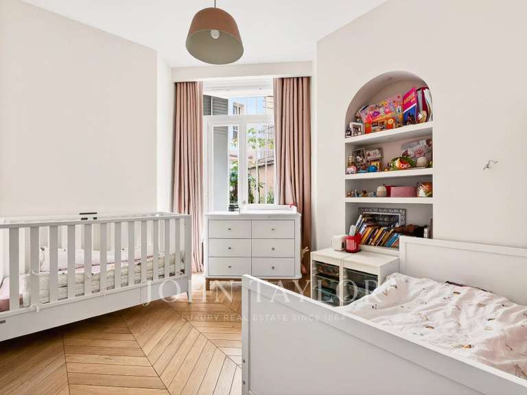 Appartement Paris 16e - 3 chambres - 156m²