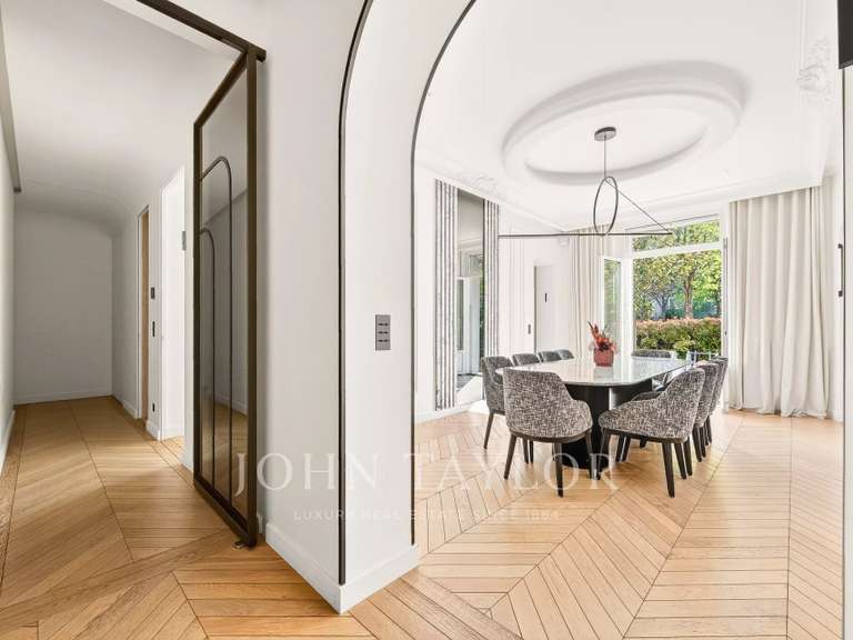 Appartement Paris 16e - 3 chambres - 156m²