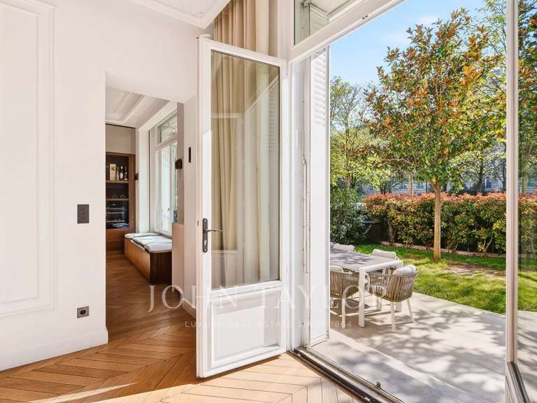 Appartement Paris 16e - 3 chambres - 156m²