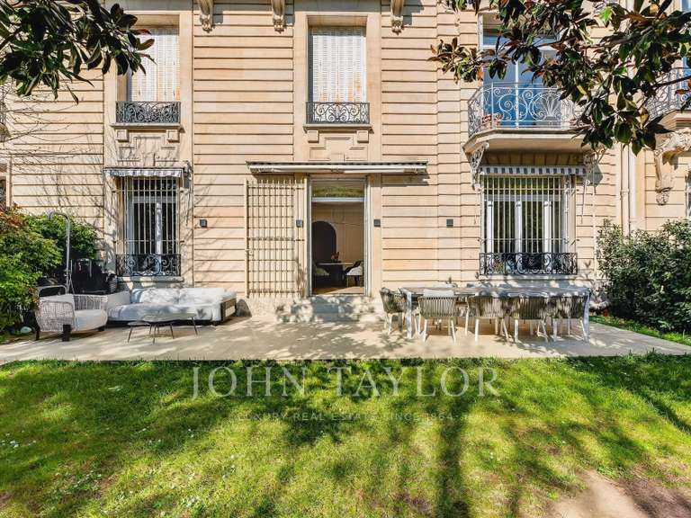 Appartement Paris 16e - 3 chambres - 156m²