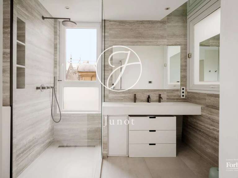 Appartement Paris 16e - 5 chambres - 167m²