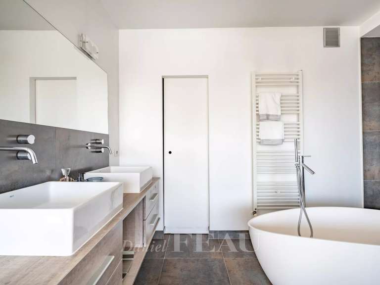Appartement Paris 16e - 3 chambres - 121m²