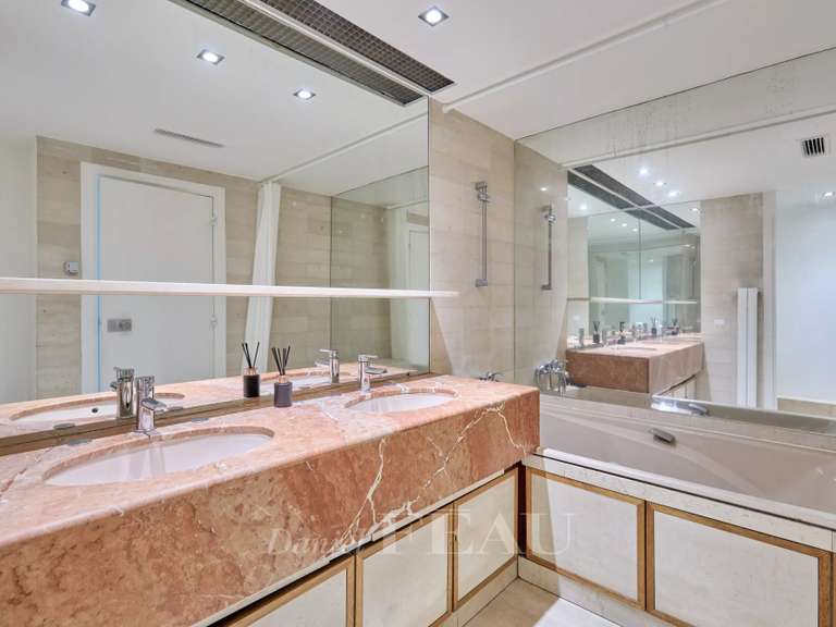 Appartement Paris 16e - 1 chambre - 66m²