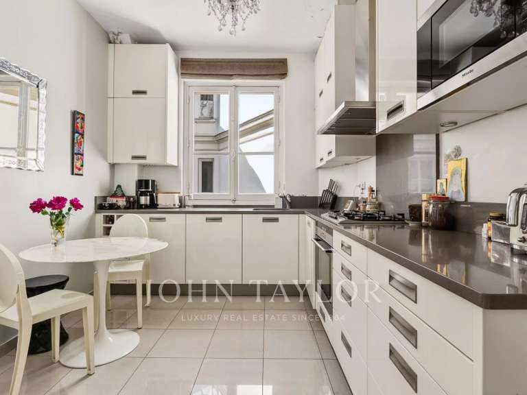 Appartement Paris 16e - 4 chambres - 212m²