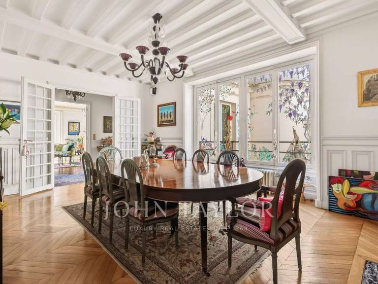 Appartement Paris 16e - 4 chambres - 212m²