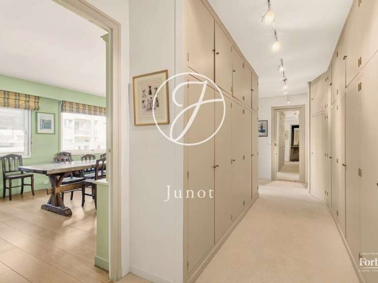 Appartement Paris 16e - 4 chambres - 130m²
