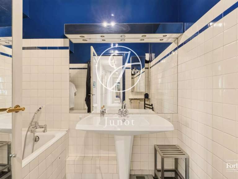 Appartement Paris 16e - 4 chambres - 130m²
