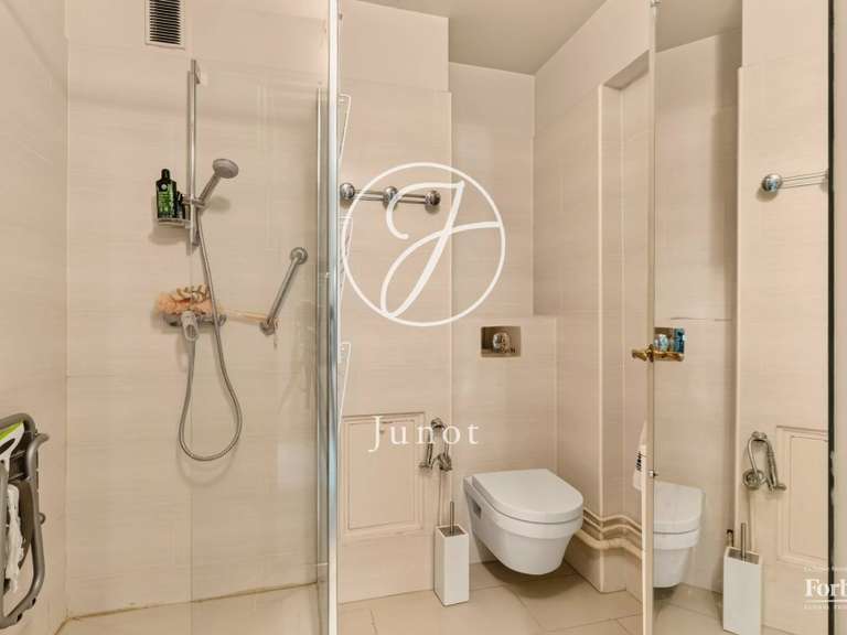 Appartement Paris 16e - 4 chambres - 130m²