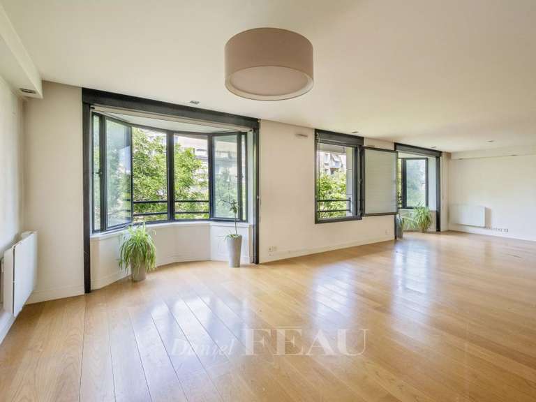 Appartement Paris 16e - 4 chambres - 142m²