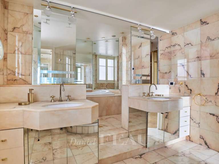 Appartement Paris 16e - 4 chambres - 291m²